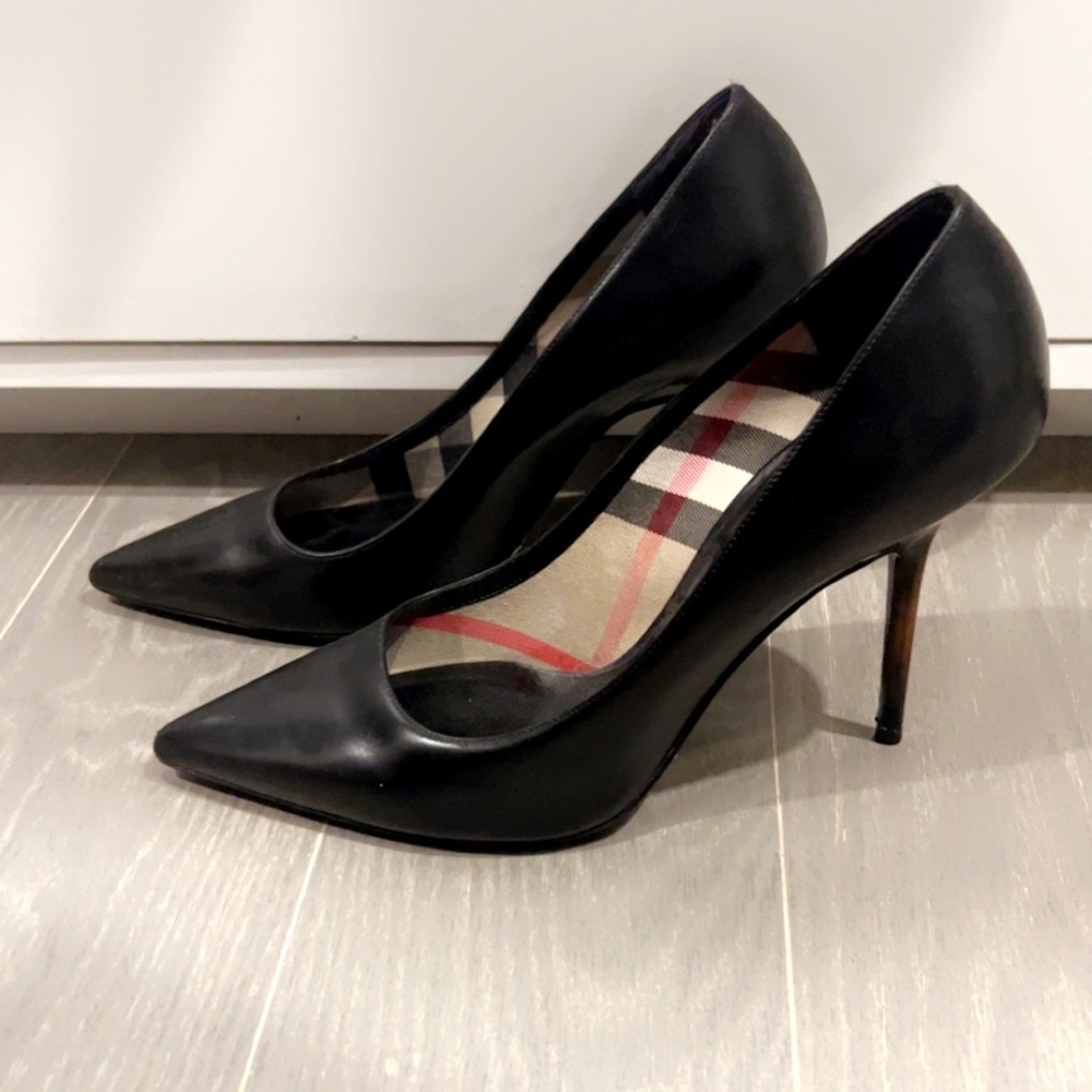 Burberry pumps